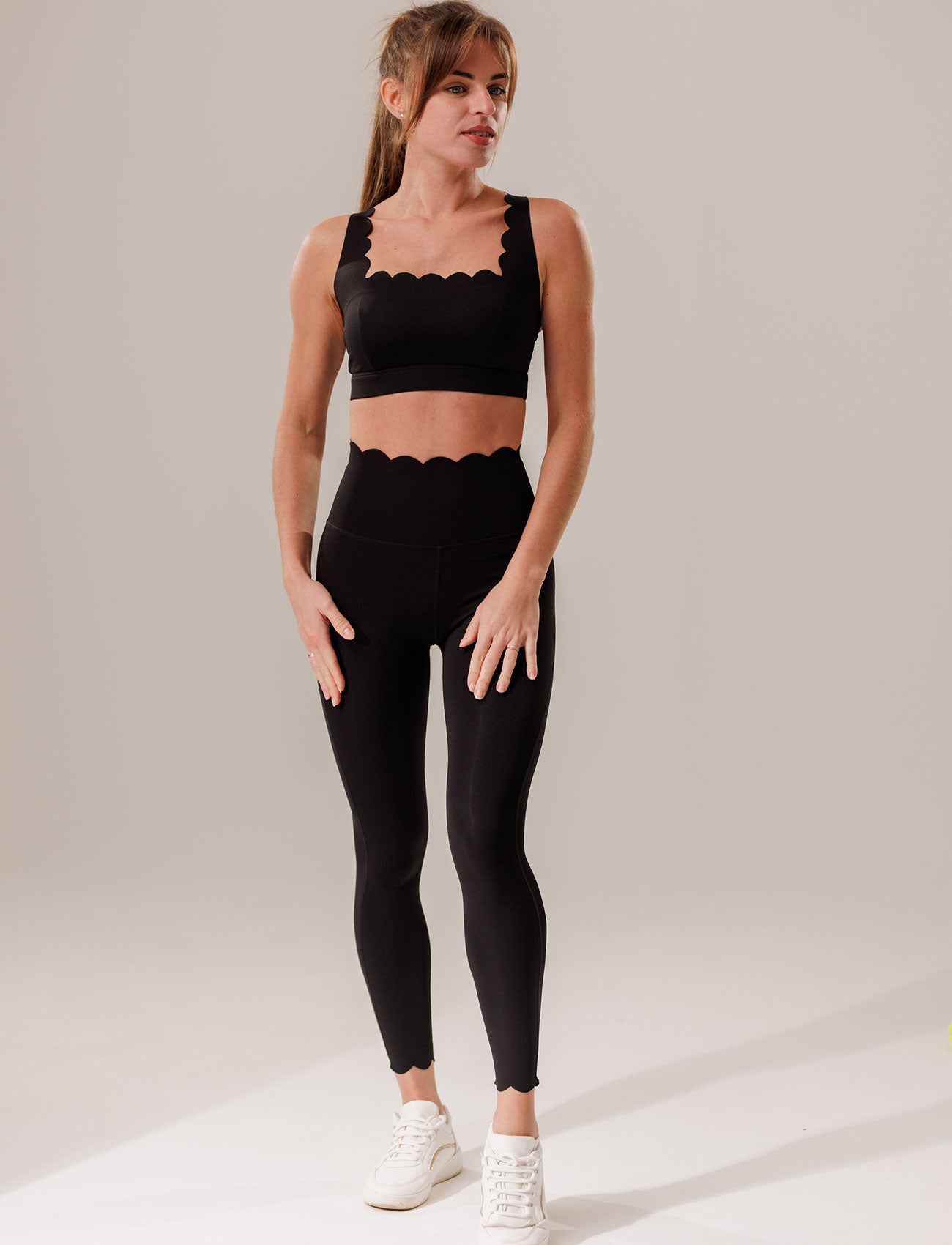 Spordirinnahoidja STELLA - black