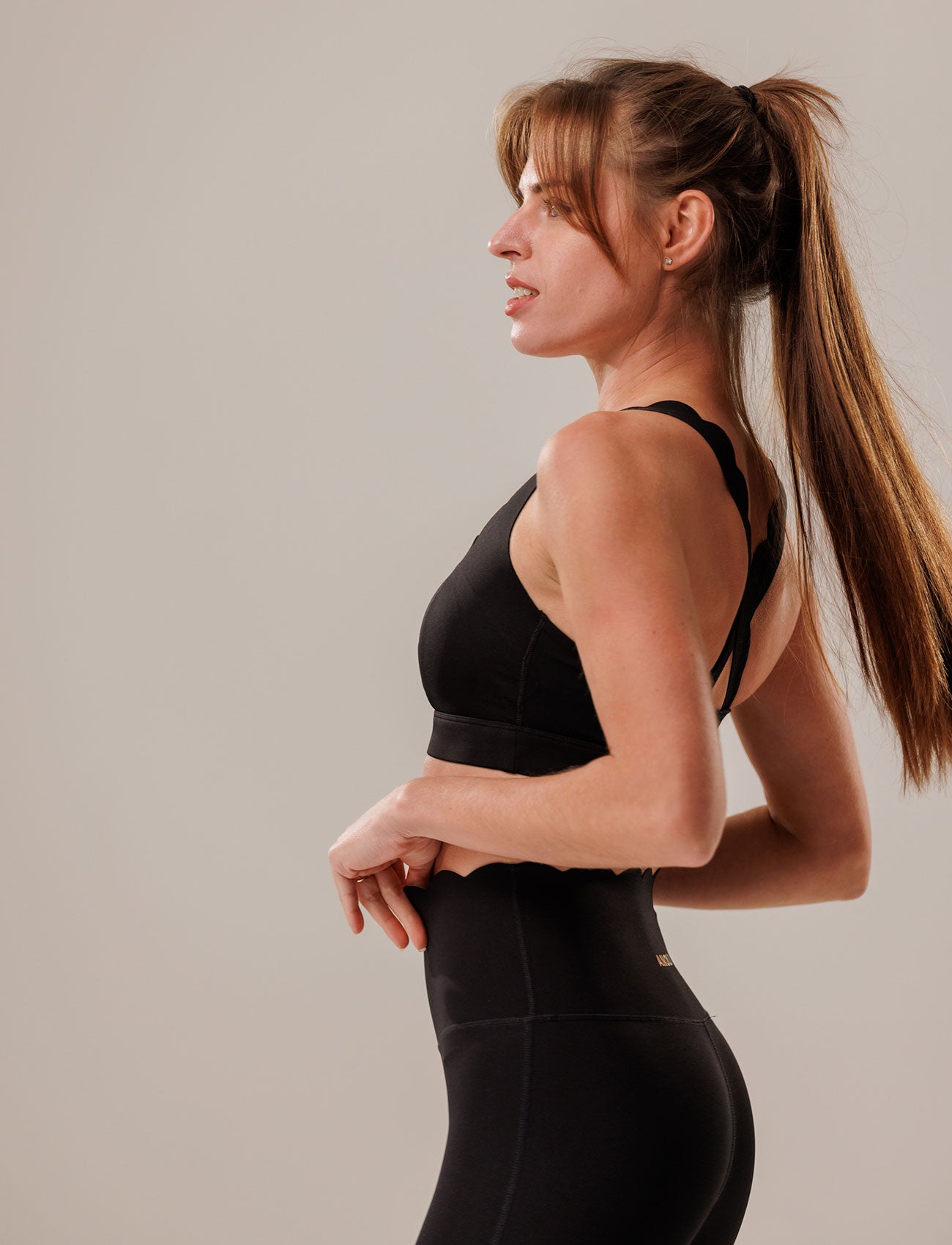 Spordirinnahoidja STELLA - black