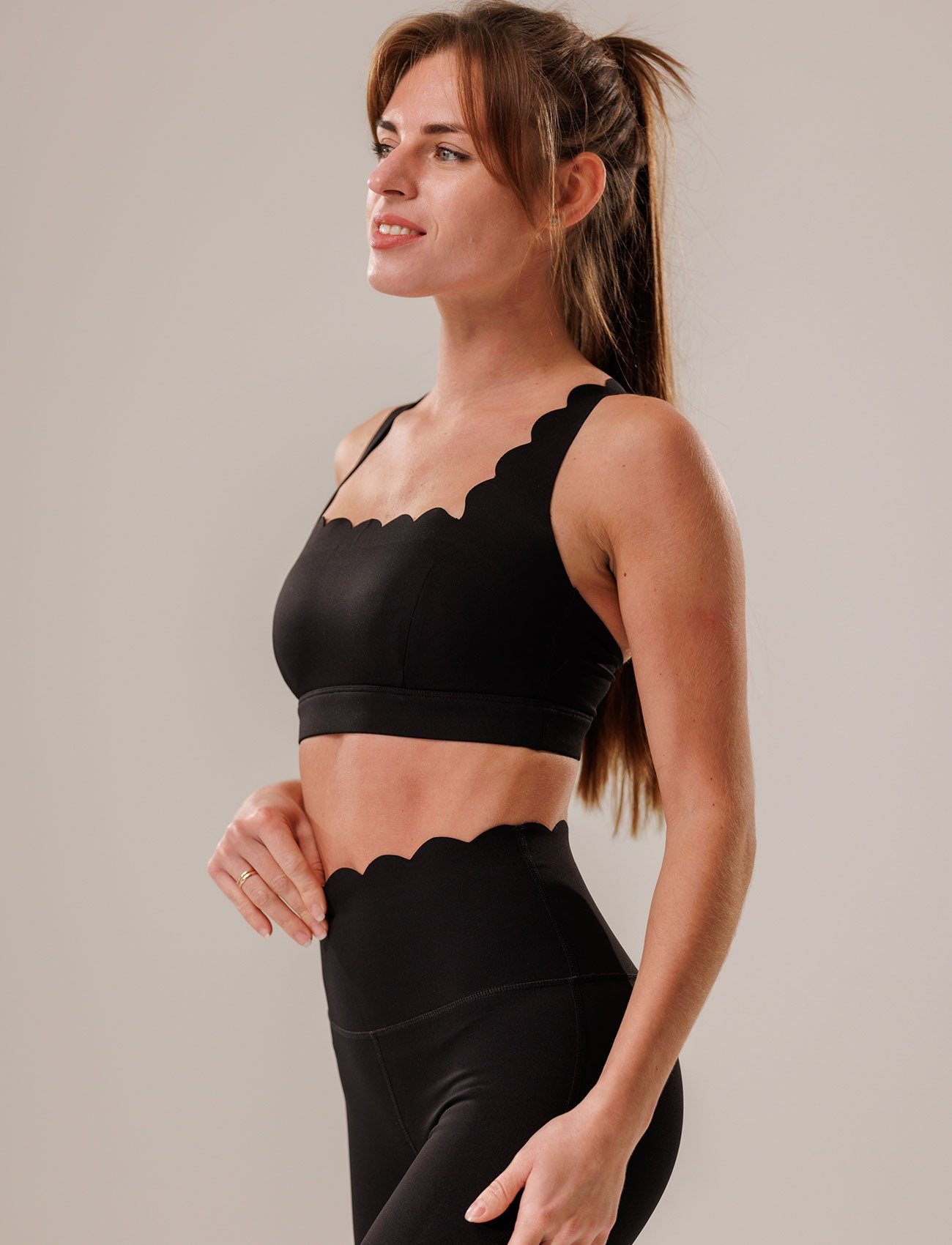 Spordirinnahoidja STELLA - black