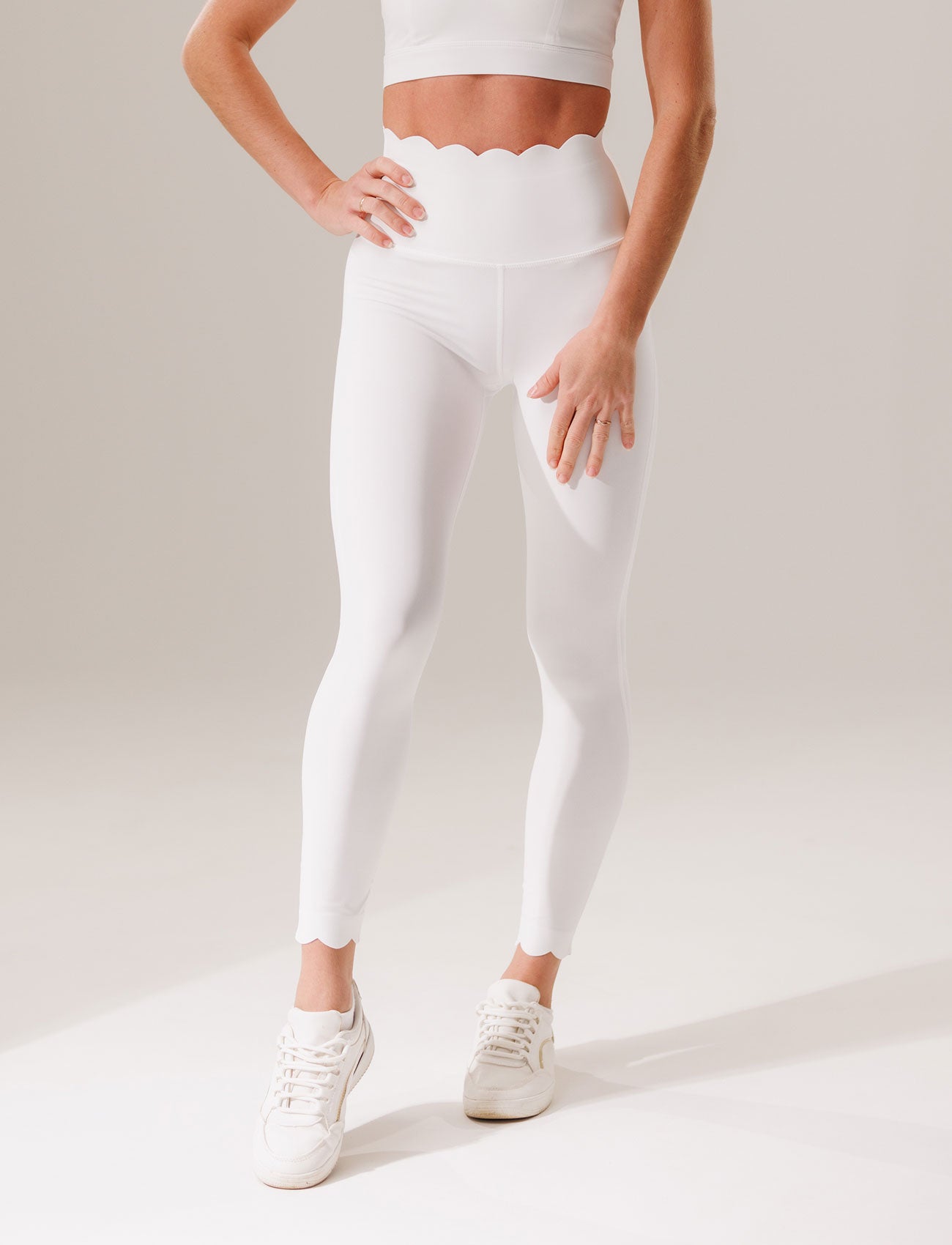 Retuusid LUCIA - white